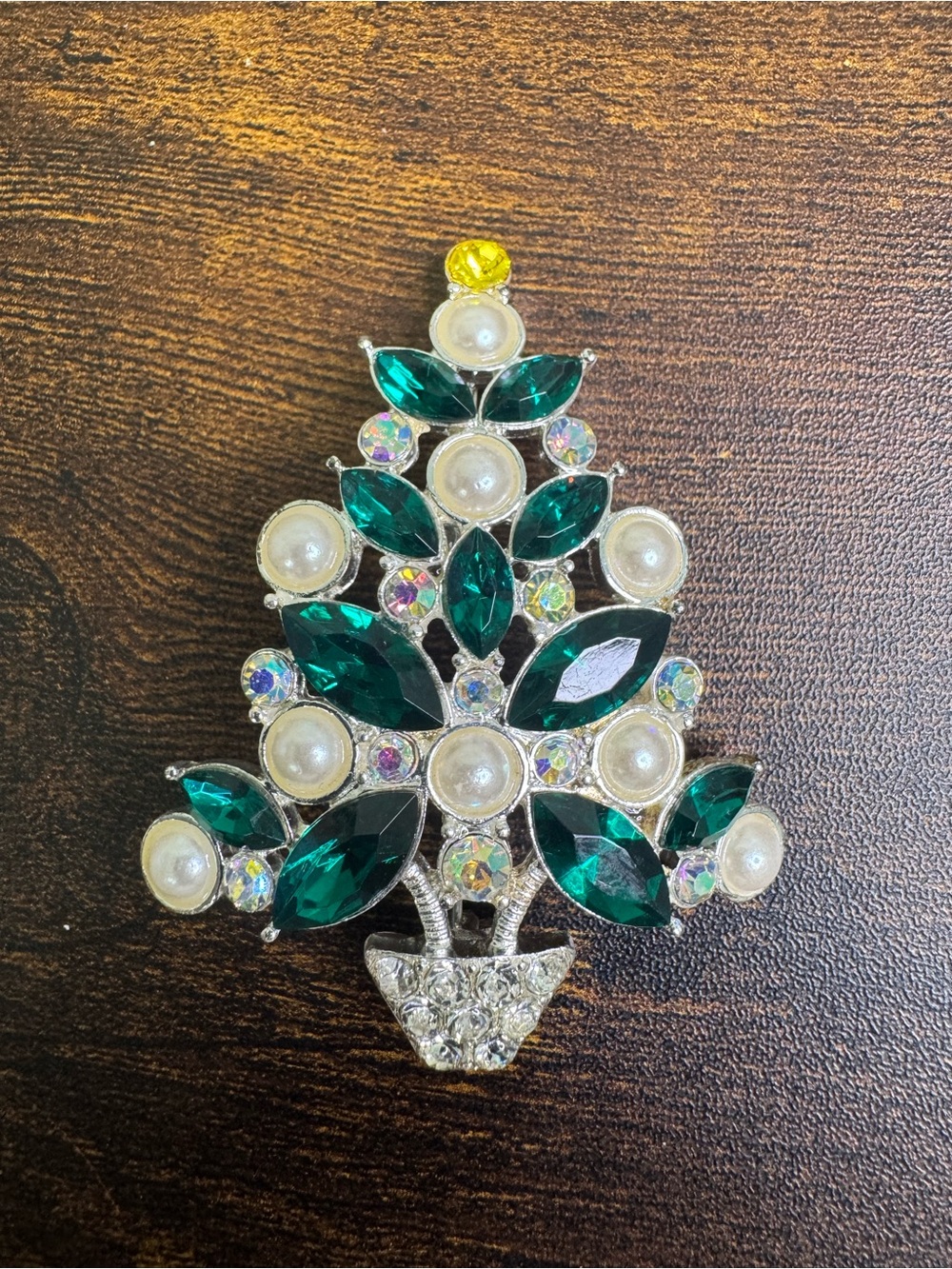 Avon 2011 Emerald Green and Pearl Christmas Tree Brooch